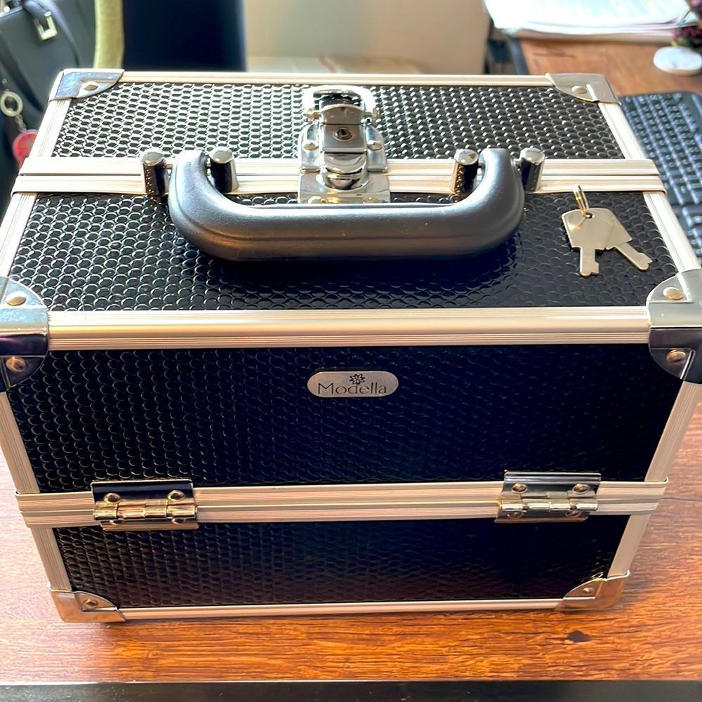 Mirabella Makeup Organizer Black - Also have sparkly pink.